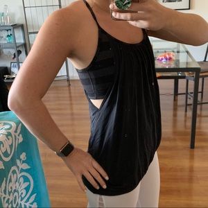 Lululemon No limits workout tank with built in bra